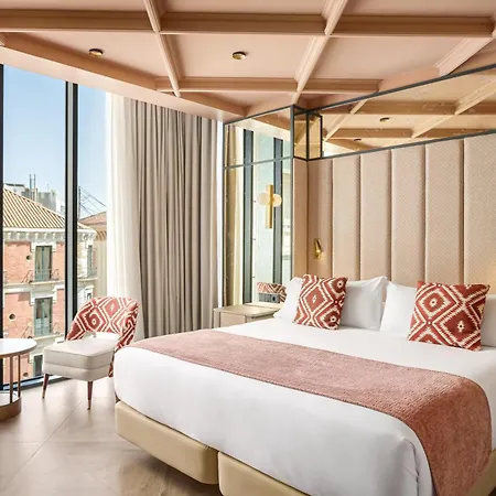 Mate Leo, Hotel 4*