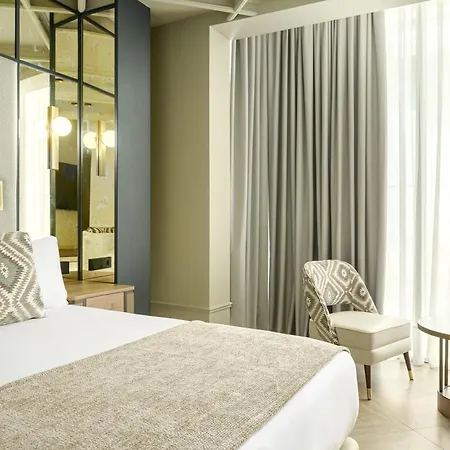 Mate Leo, Otel Granada
