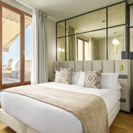 Mate Leo, Otel 4*
