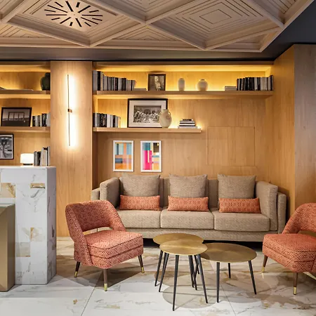 Mate Leo, Otel