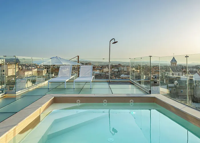 Mate Leo, Otel 4*