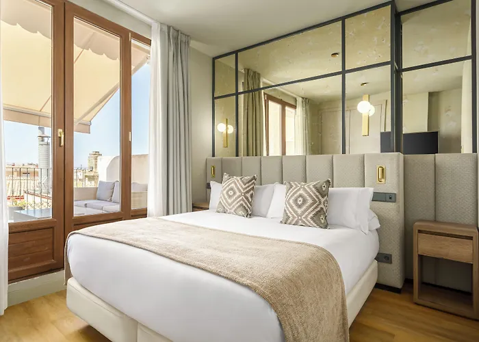 Mate Leo, Otel 4*