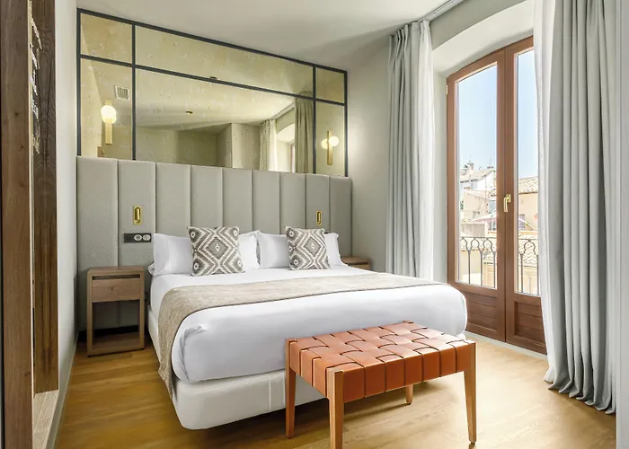 Mate Leo, Otel Granada