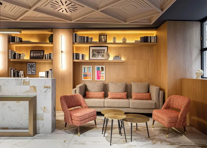 Mate Leo, Otel